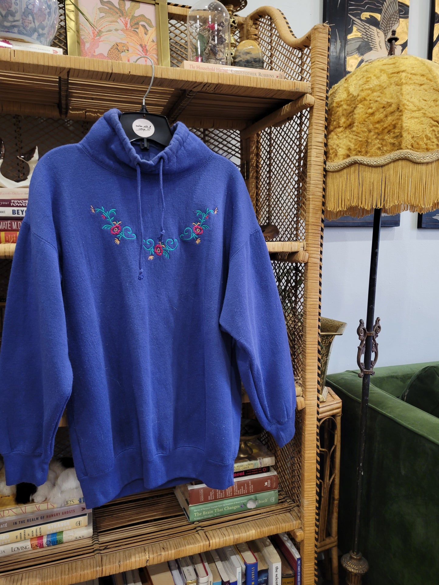 Cozy Embroidered Vintage Sweater🌹