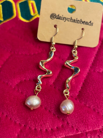 ‘Bailey’ Pearl Wave Earrings